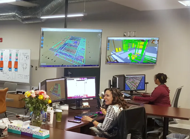 Construction engineers using BIM for project risk management.